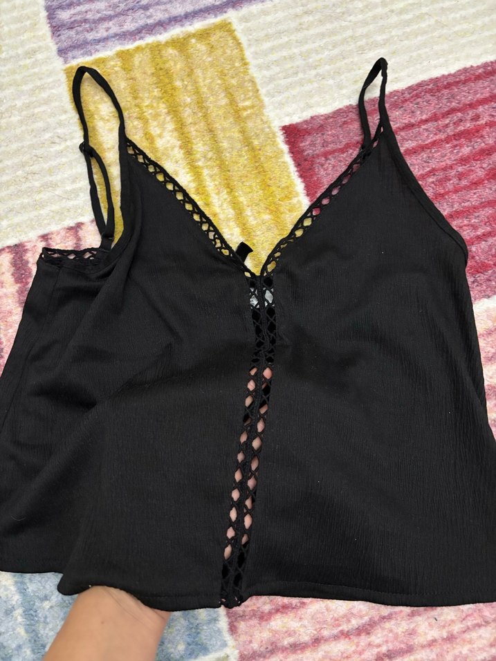 HM Siyah V Yaka Dantel Detaylı Kadın Atlet - Görsel 2