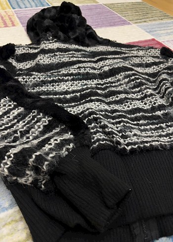 Kapüşonlu tüylü kısa ceket - Görsel 3