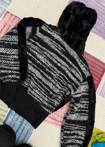 Kapüşonlu tüylü kısa ceket - Görsel 2