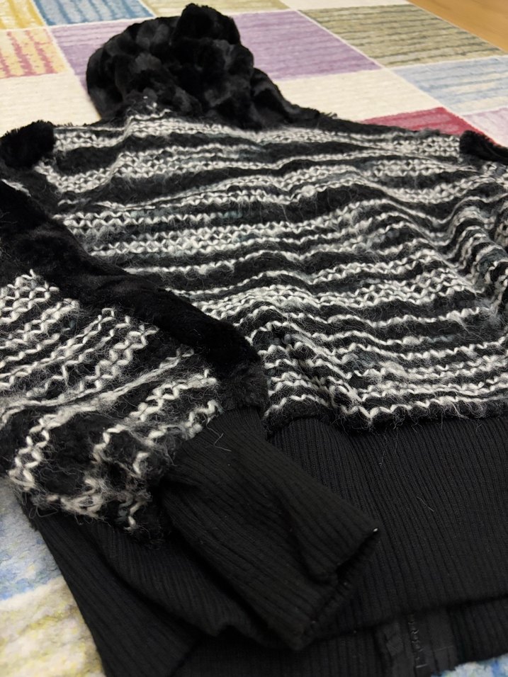 Kapüşonlu tüylü kısa ceket - Görsel 3