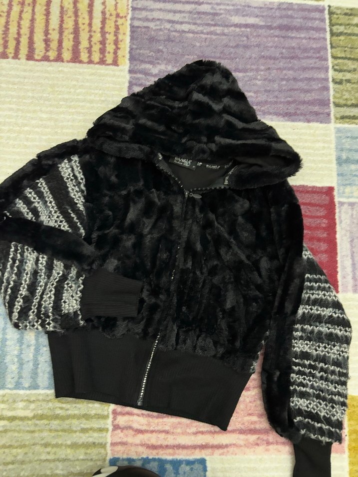 Kapüşonlu tüylü kısa ceket - Görsel 5