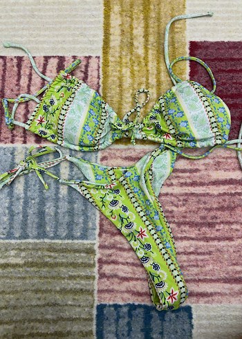Yeşil desenli bikini takımı - Görsel 2