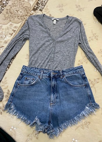 Gri V Yaka Düğmeli Uzun Kollu Kadın Bluz - Görsel 2