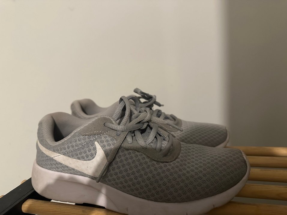 Nike Gri Kadın Spor Ayakkabı Velcro Bağcıklı - Görsel 2