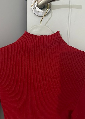 Kırmızı Fırfırlı Uzun Kollu Yüksek Yaka Kazak - Görsel 2