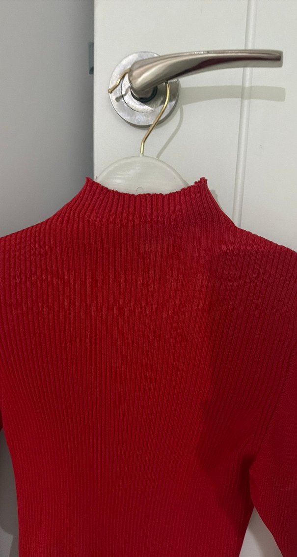 Kırmızı Fırfırlı Uzun Kollu Yüksek Yaka Kazak - Görsel 2