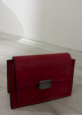 Zincir Detaylı Kırmızı Deri Kadın Çanta - Görsel 4