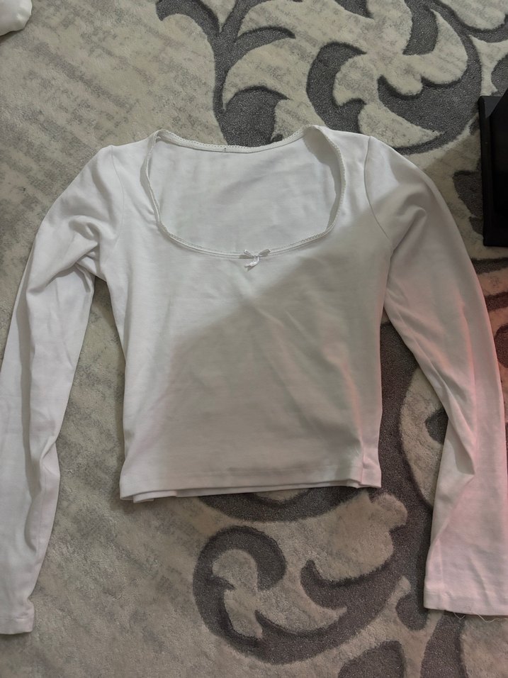 Uzun Kollu Beyaz V Yakalı Kadın Bluz - Görsel 2