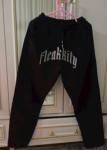 Siyah Baskılı Rahat kesim eşofman - Görsel 3