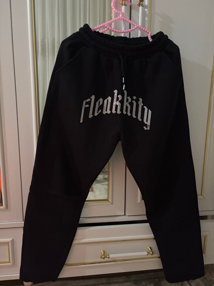 Siyah Baskılı Rahat kesim eşofman - Görsel 3