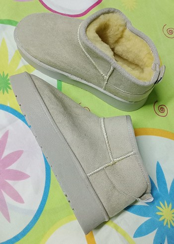 Beyaz Kürklü Kadın Dolgu Topuk Bot - Görsel 2