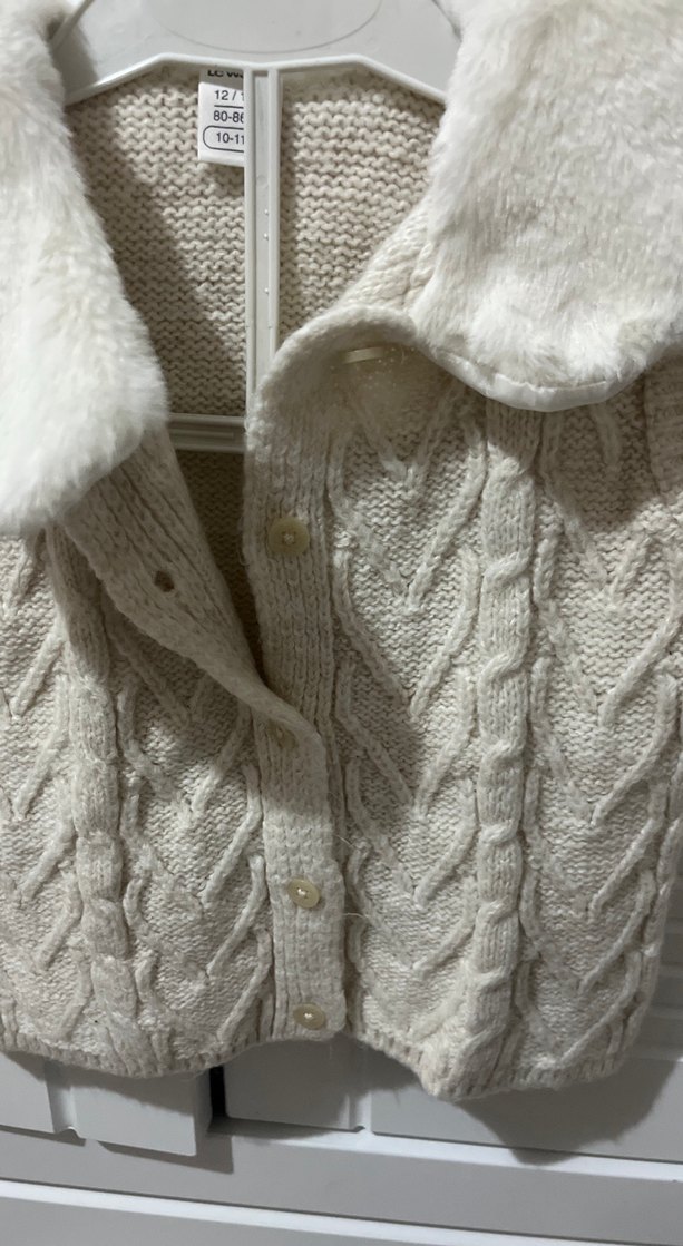 Kız Çocuk Beyaz Kürklü Örgü Yelek - Görsel 3