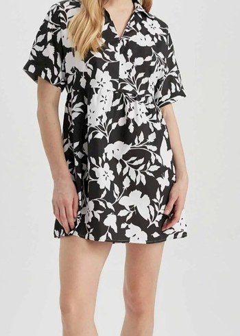 V Yaka Siyah - Beyaz Desenli Mini Elbise - Görsel 3