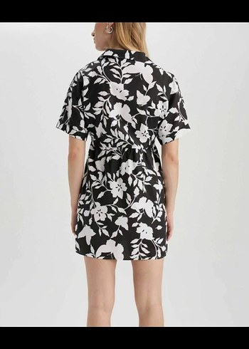 V Yaka Siyah - Beyaz Desenli Mini Elbise - Görsel 4