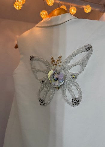 Zarif Kelebek Detaylı Kolsuz Blazer / Yelek - Ekru - Görsel 2