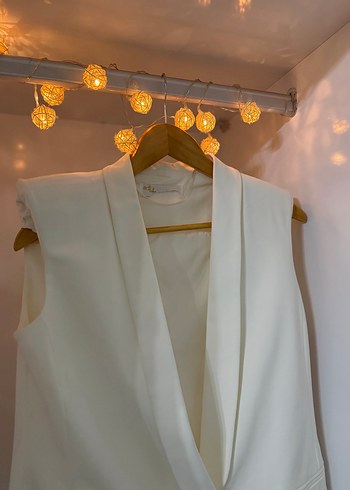 Zarif Kelebek Detaylı Kolsuz Blazer / Yelek - Ekru - Görsel 6