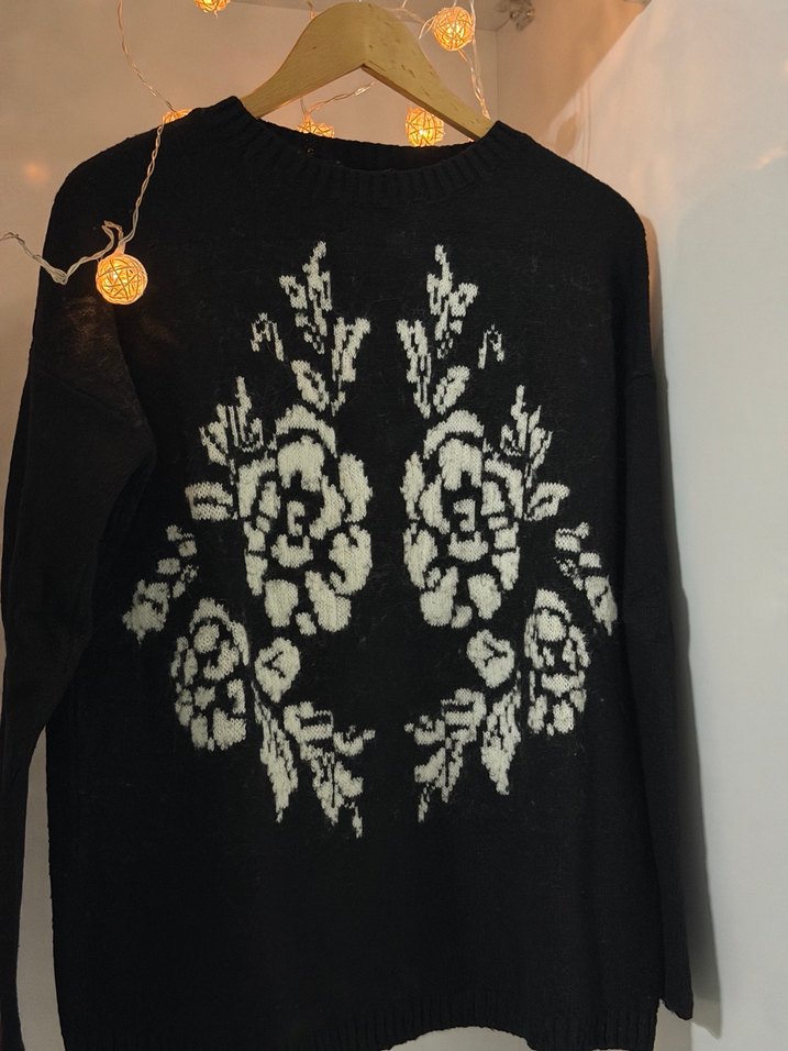 Siyah Çiçek Desenli Örgü Kadın Kazak - Görsel 2