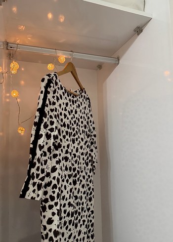 Kalp Desenli Kısa Elbise - Görsel 2