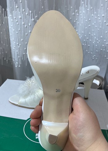 Beyaz Tüylü Dolgu Topuklu Kadın Terlik sıfır - Görsel 3