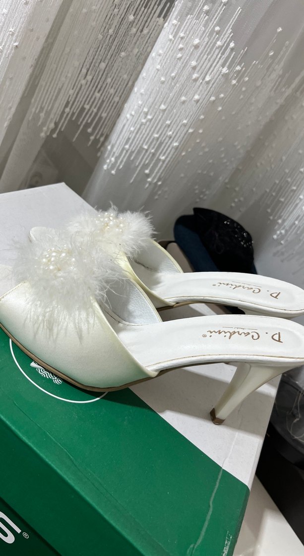 Beyaz Tüylü Dolgu Topuklu Kadın Terlik sıfır - Görsel 2