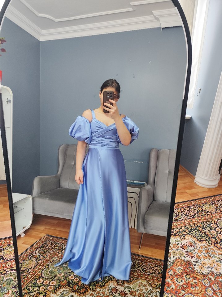 BEBE MAVİSİ UZUN SATEN KADIN ELBİSE ABİYE - Görsel 4