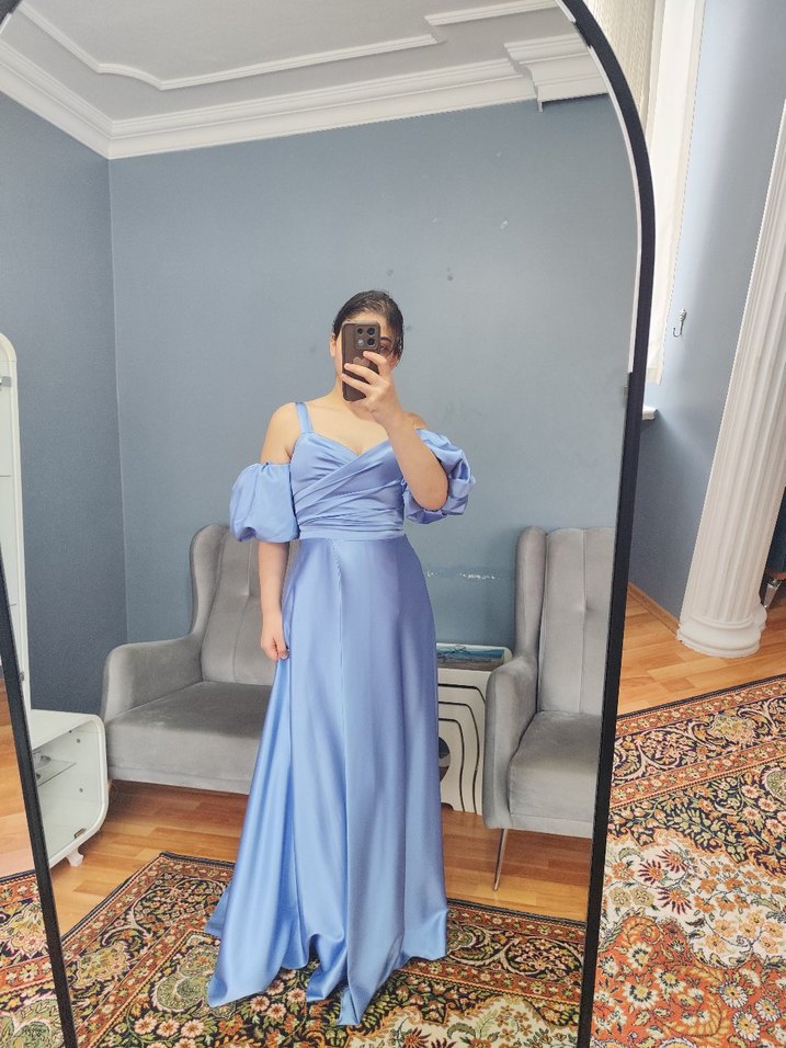 BEBE MAVİSİ UZUN SATEN KADIN ELBİSE ABİYE - Görsel 5