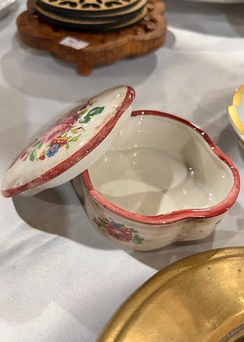 Çiçek Desenli Kutu - Görsel 2