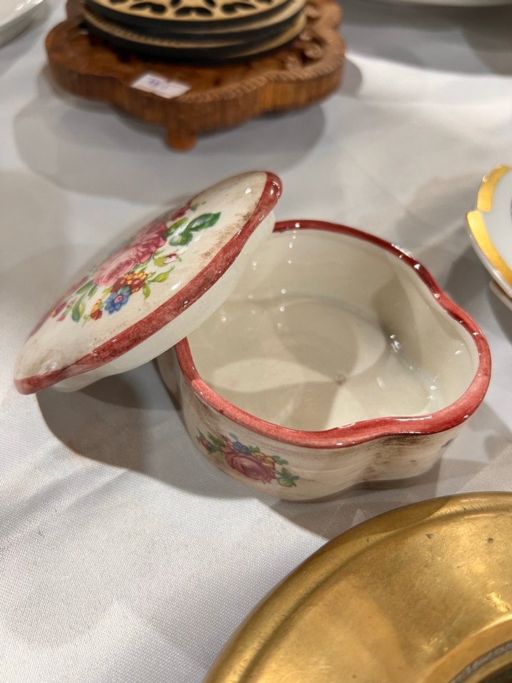 Çiçek Desenli Kutu - Görsel 2