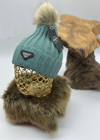 Beyaz Kürklü Kadın Bere - Görsel 3