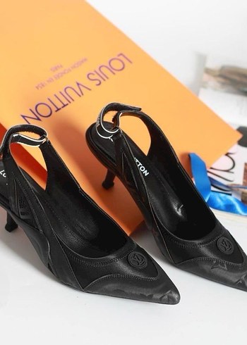Louis Vuitton Parlak Baskılı Tokalı Stiletto - Görsel 5