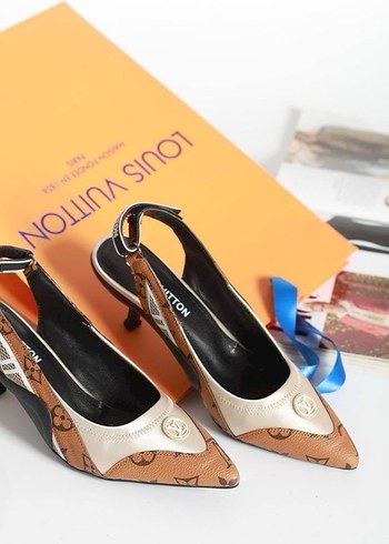 Louis Vuitton Parlak Baskılı Tokalı Stiletto - Görsel 8