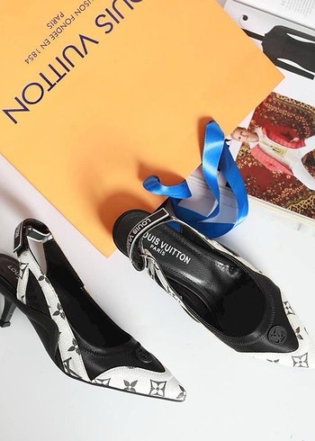 Louis Vuitton Parlak Baskılı Tokalı Stiletto - Görsel 2