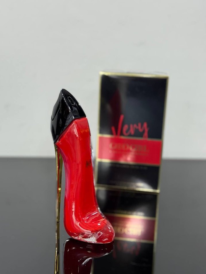 Carolina Herrera God Girl Gold Fantasy Kadın Parfümü - Görsel 4