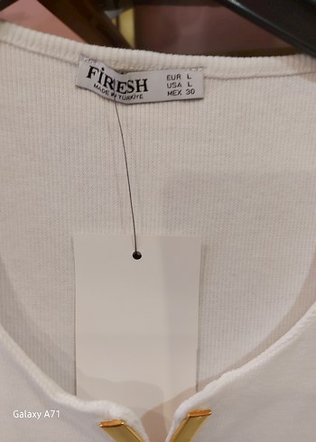 Kadın Beyaz V Yaka Kısa Kollu Tişört - Görsel 2