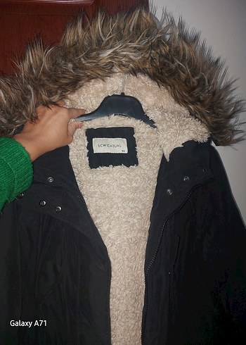 Siyah Düğmeli Kadın Kaban - Görsel 5