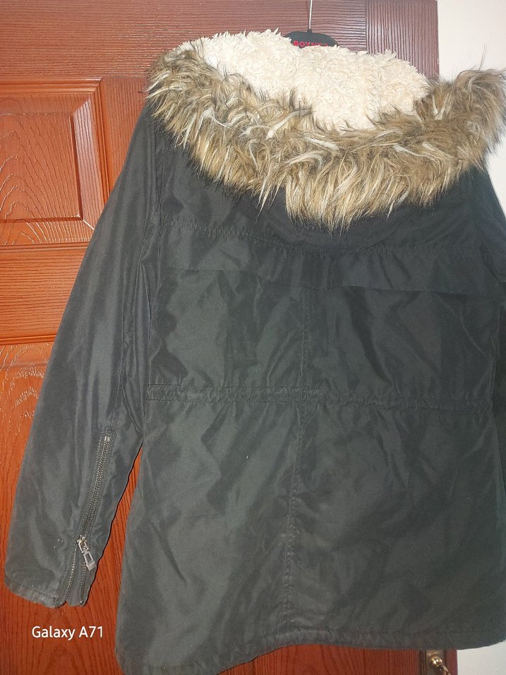 Siyah Düğmeli Kadın Kaban - Görsel 2