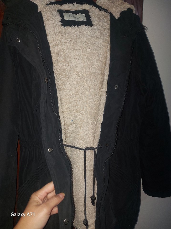 Siyah Düğmeli Kadın Kaban - Görsel 4