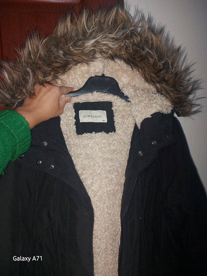 Siyah Düğmeli Kadın Kaban - Görsel 5