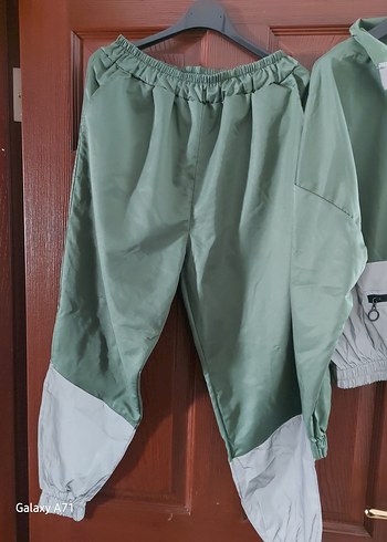 Gri li ve yesilli Düğmeli Kadın Eşofman Takımı - Görsel 2