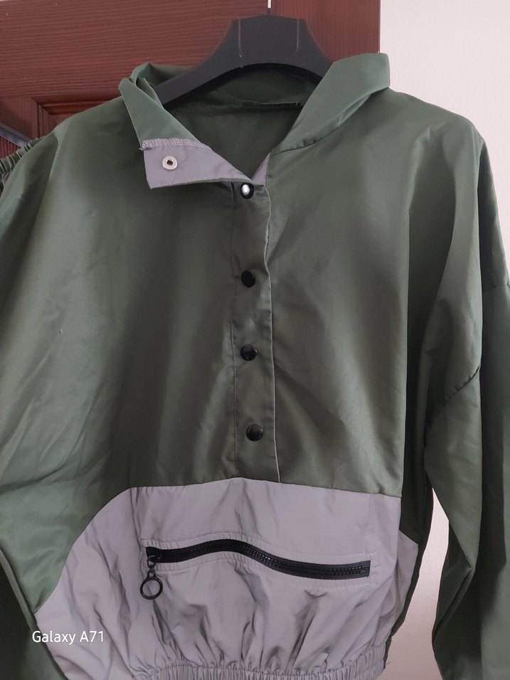 Gri li ve yesilli  Düğmeli Kadın Eşofman Takımı - Görsel 3