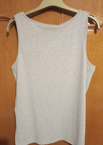 PEOPLE FABRİKA
Gri V Yaka Kadın Atlet - Görsel 2