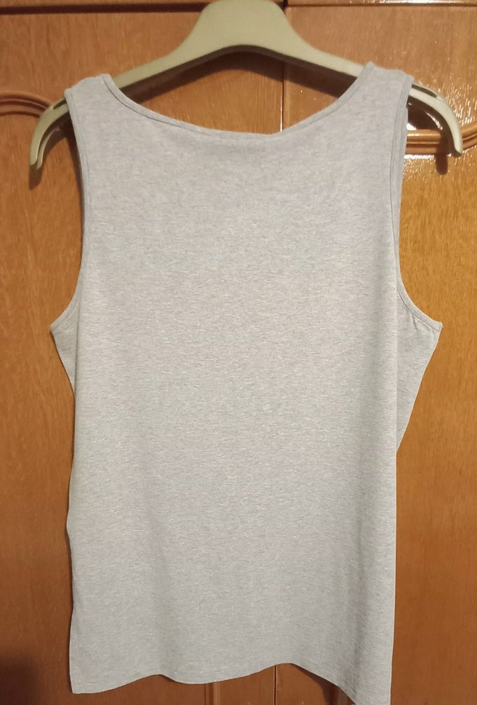 PEOPLE FABRİKA
Gri V Yaka Kadın Atlet - Görsel 2