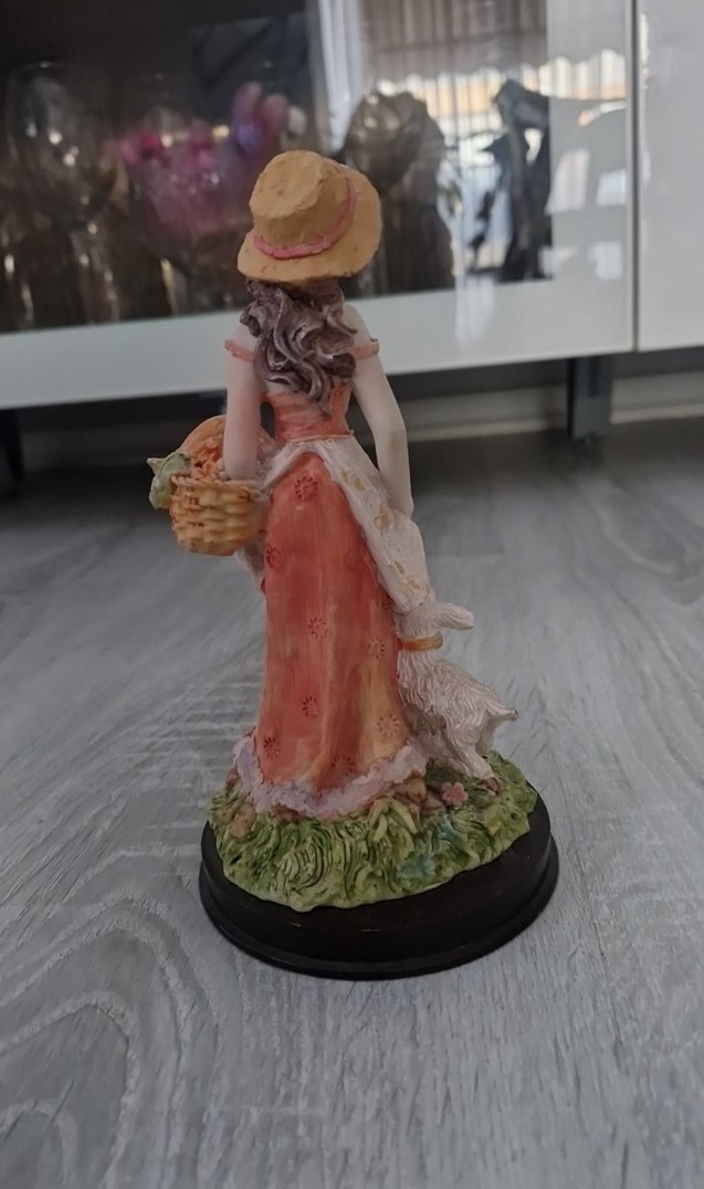 Pembe Pastel Kadın Figürlü Biblo - Görsel 2