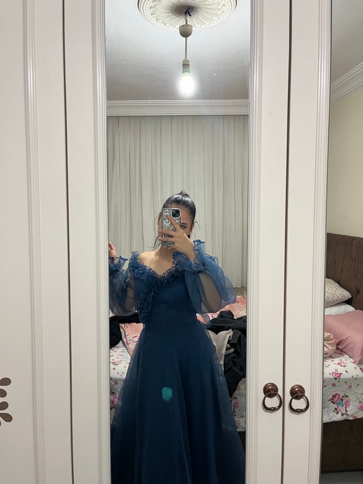 Şeffaf Kollarıyla Lacivert Straplez Midi Elbise - Görsel 3