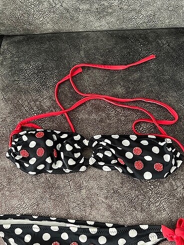 Puantiyeli bikini takımı