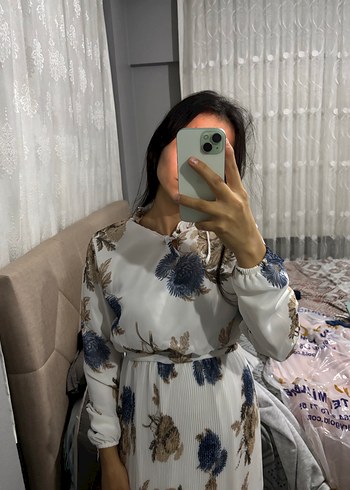 Uzun Beyaz Bağlama Desenli Şeffaf Elbise - Görsel 2