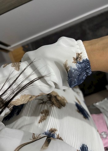 Uzun Beyaz Bağlama Desenli Şeffaf Elbise - Görsel 3