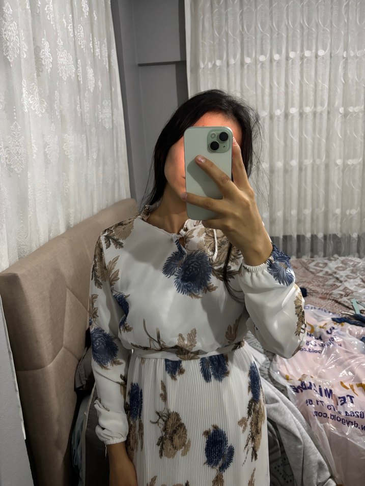 Uzun Beyaz Bağlama Desenli Şeffaf Elbise - Görsel 2