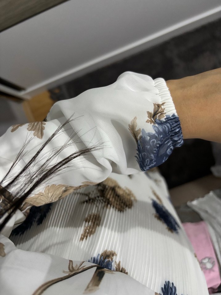 Uzun Beyaz Bağlama Desenli Şeffaf Elbise - Görsel 3