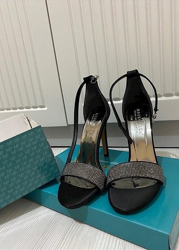 Siyah Parlak Tokalı İnce Topuklu Kadın Ayakkabı - Görsel 2
